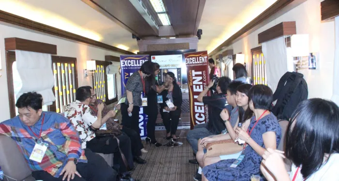 Gallery EXCELLENT WISATA BINIS ON TRAIN 5 demo_make_up_pun_masuk_dalam_acara_seminar_on_train
